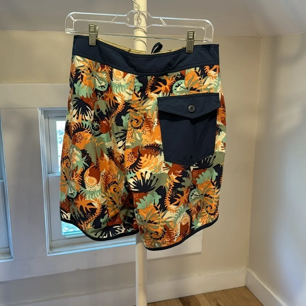 Patagonia Scallop Hem Stretch Wavefarer Boardshort, Size 33